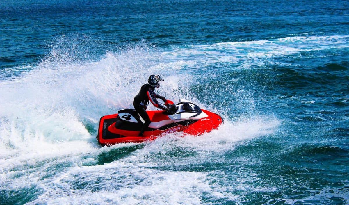 equipamiento moto de agua